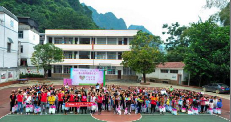 【深圳新闻网APP】京基集团赴广西百色爱心助学 助推乡村教育发展0.jpg