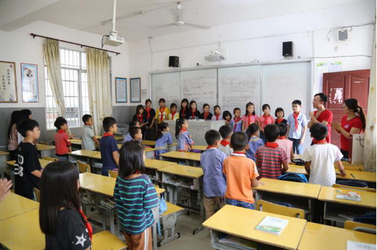 【深圳新闻网APP】京基集团赴广西百色爱心助学 助推乡村教育发展2034.jpg